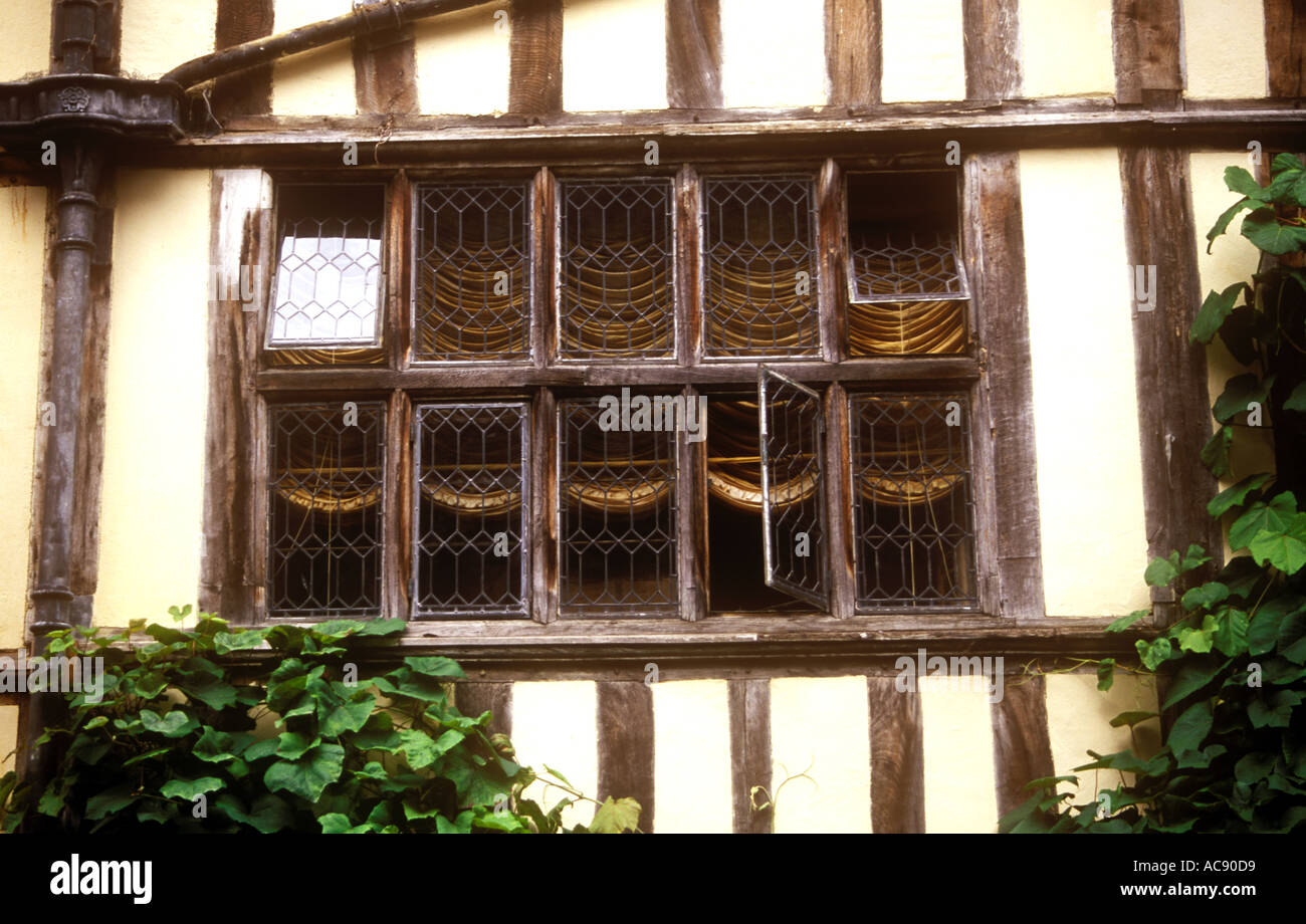 Finestra nel cortile interno castello di Hever Kent England Foto Stock