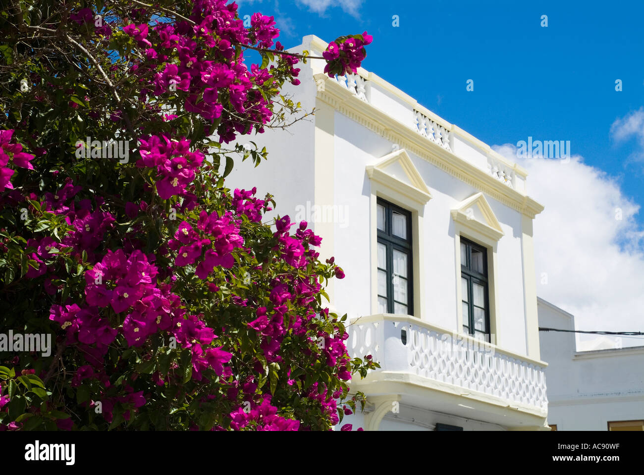 Dh Plaza de la Constitucion Haria Lanzarote Village main street village square house Foto Stock