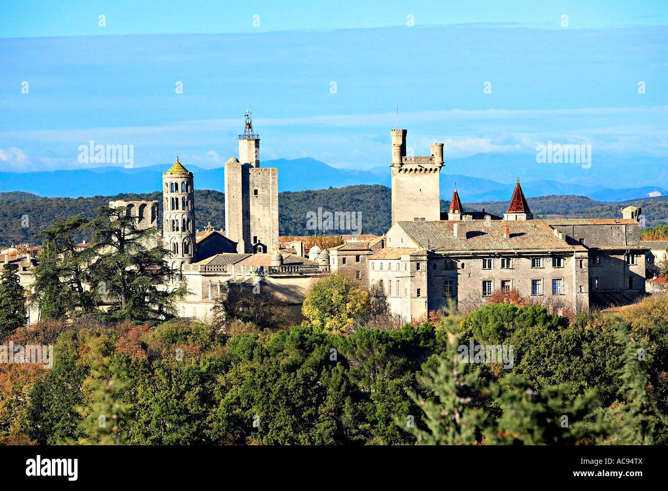 Uzes, Francia. Torre di Fenestrelle, Saint Theodorit la cattedrale e il palazzo vescovile. Foto Stock