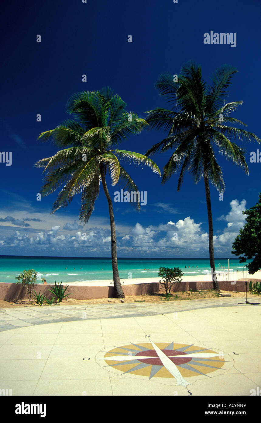 Bussola a bordo piscina di vista dello stretto della Florida, Varadero, quartiere di Matanzas, Cuba Foto Stock