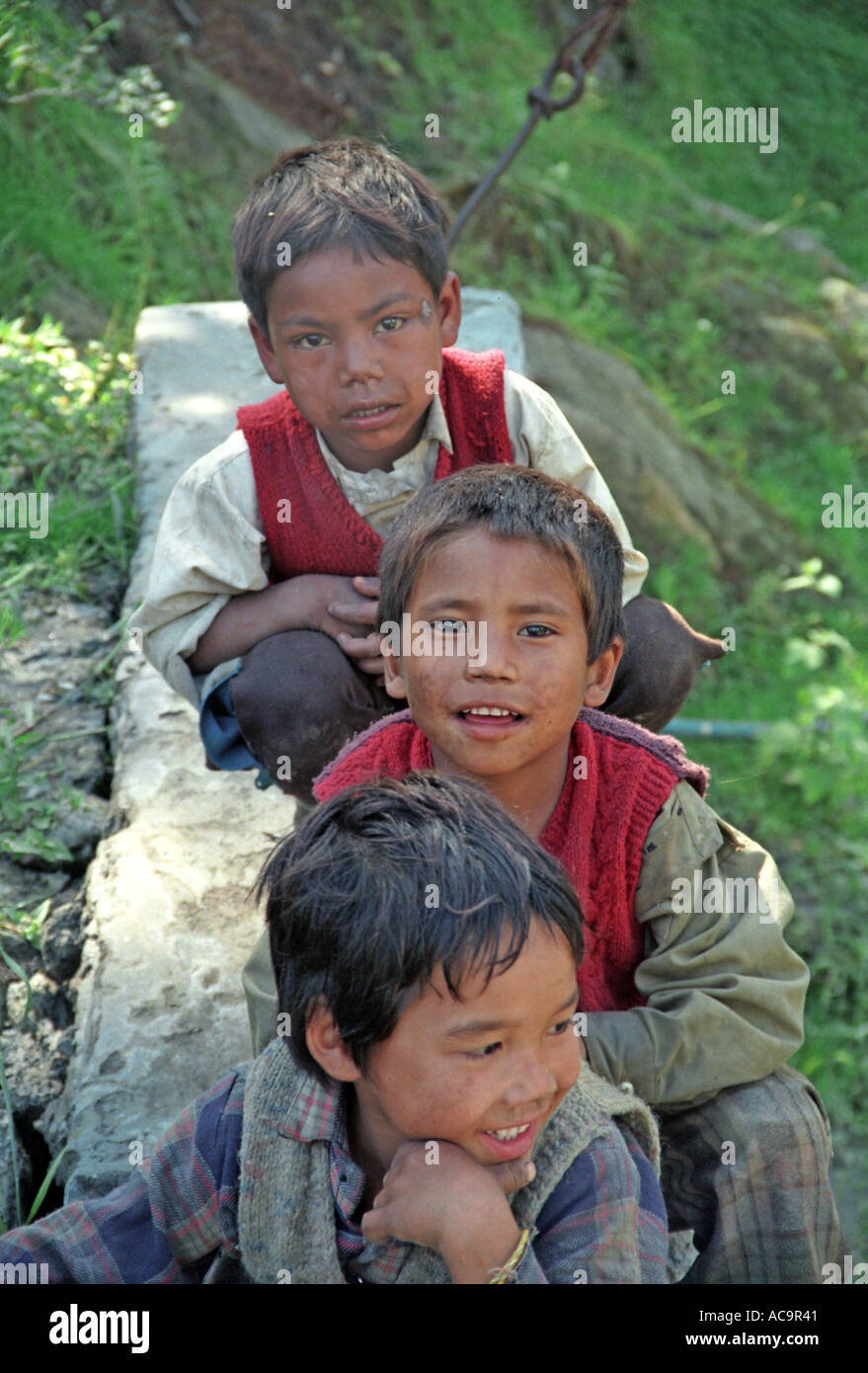 3 piccole ragazzi Manali Himachal Pradesh India in35 Foto Stock