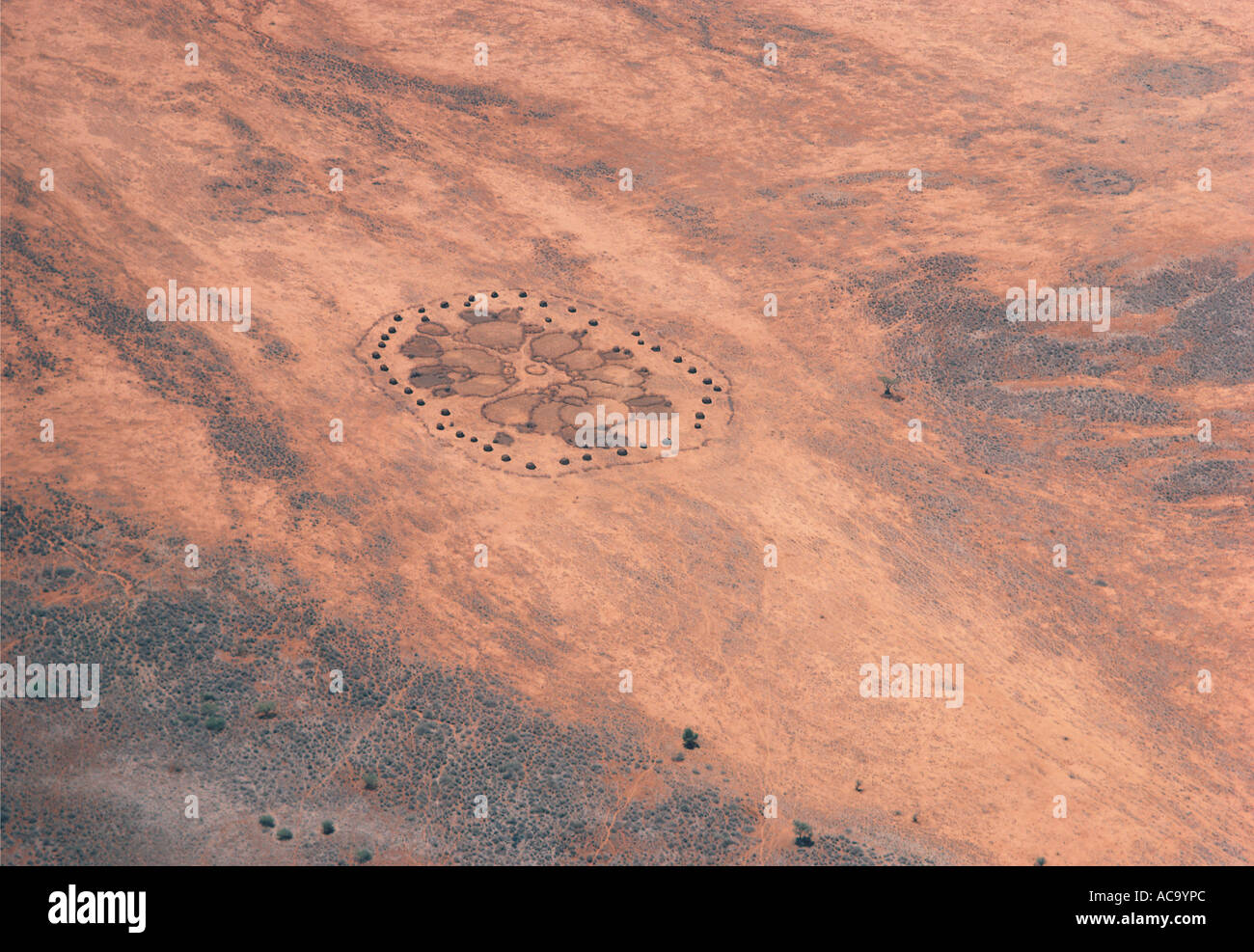 Vista aerea di Rendille remoto villaggio nel nord del Kenya Africa orientale Foto Stock