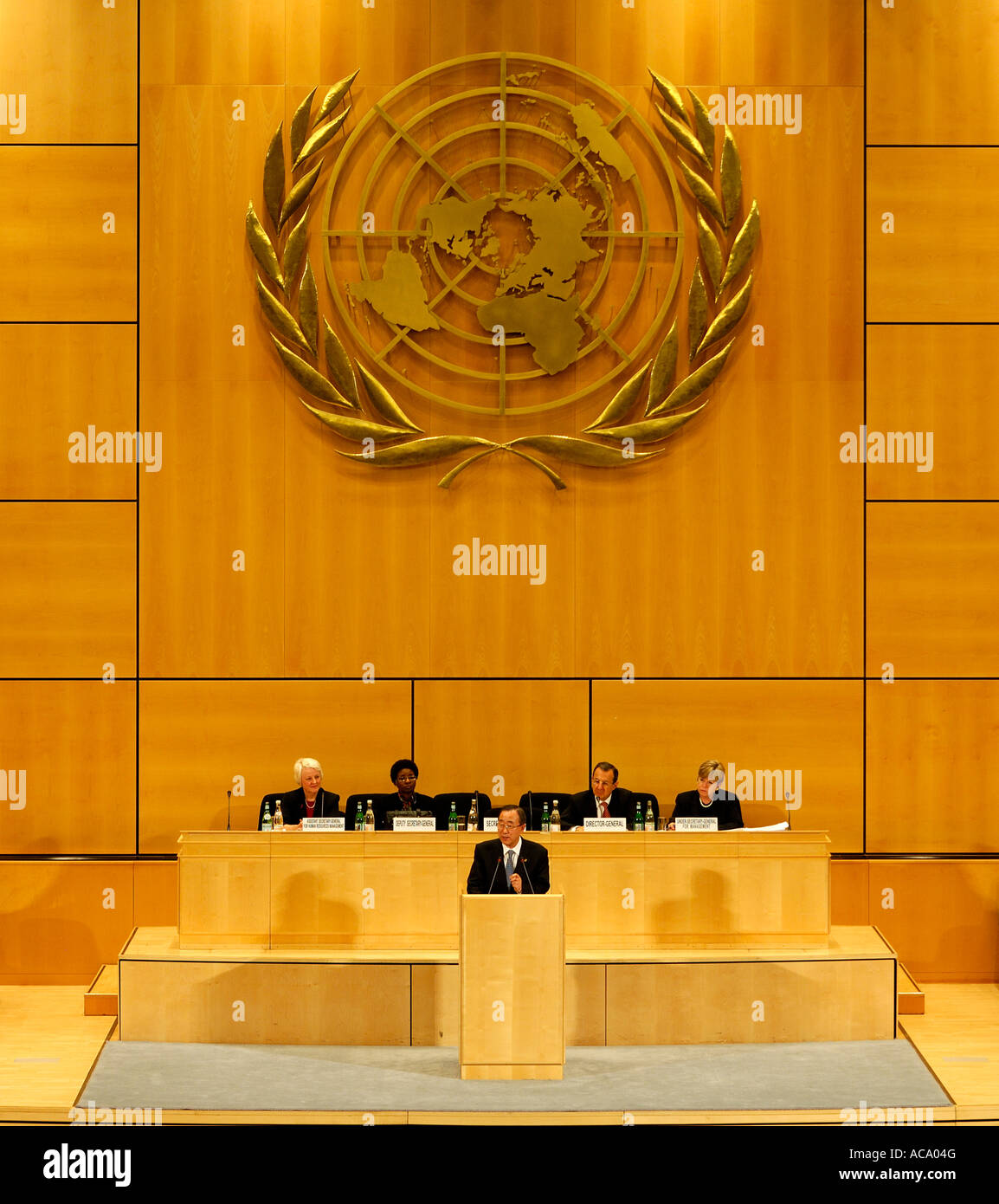 Il Segretario Generale delle Nazioni Unite Ban Ki-moon e i membri del suo gabinetto, f.r.t.l. Assistente del Segretario generale, Ufficio per i Diritti Umani Foto Stock