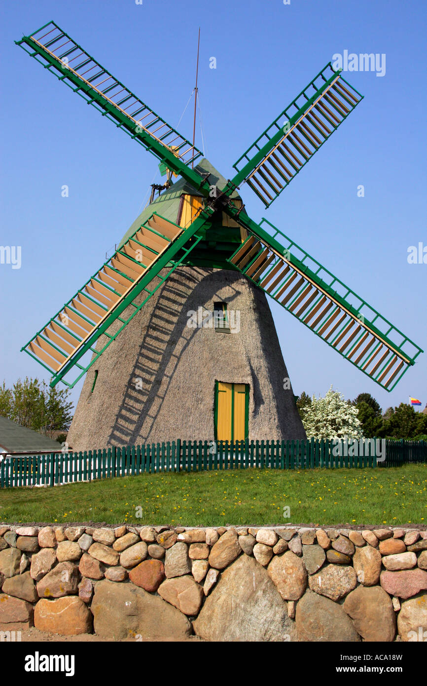 Vecchio mulino a vento costruire in stile olandese - Nebel, Amrum, Frisia settentrionale, Schleswig-Holstein, Germania, Europa Foto Stock