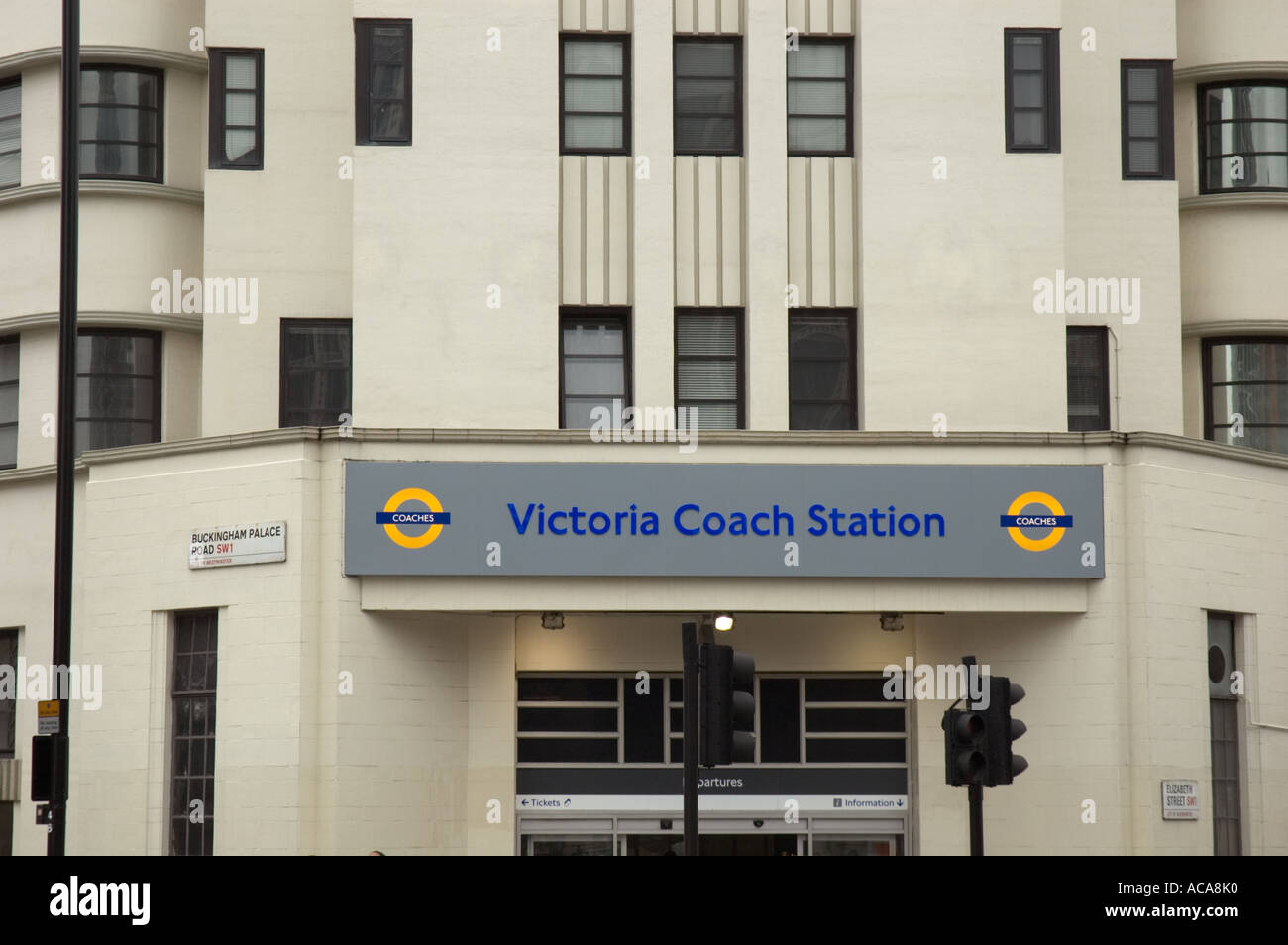 Stazione dei pullman Victoria Coach Station in Buckingham Palace Road Westminster London REGNO UNITO Foto Stock