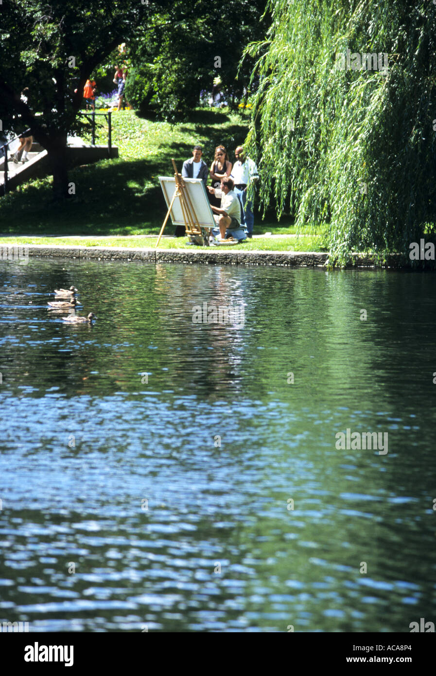 Boston Public Gardens sono un popolare luogo di ritrovo per gli artisti locali Foto Stock