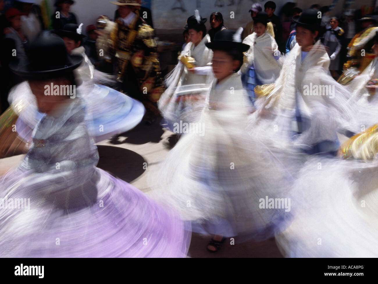 Cholita ballerini - Puno Week Festival, Puno, Perù Foto Stock