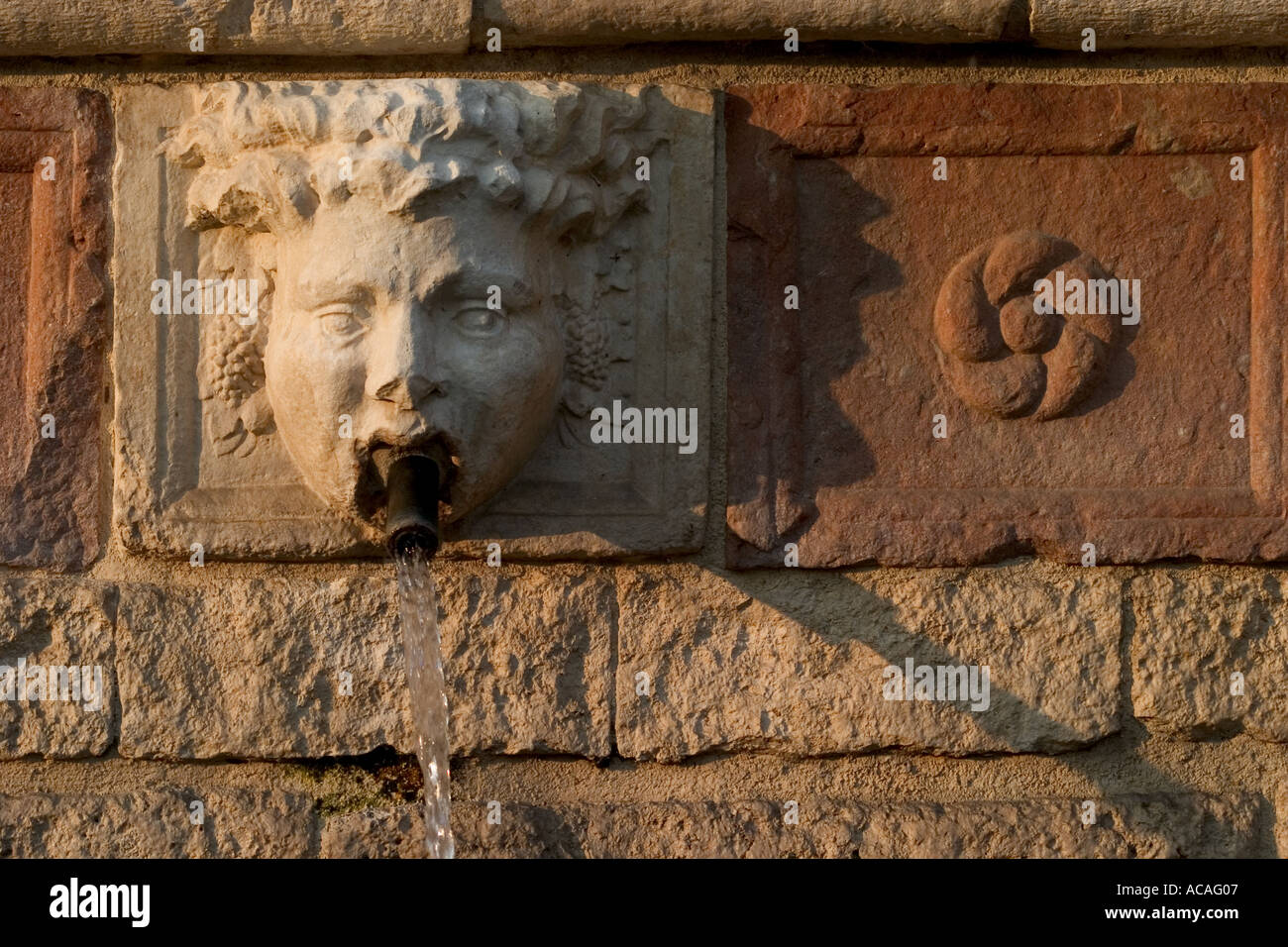 Fontana delle 99 Cannelle. L'Aquila, la regione Abruzzo, Italia Foto Stock