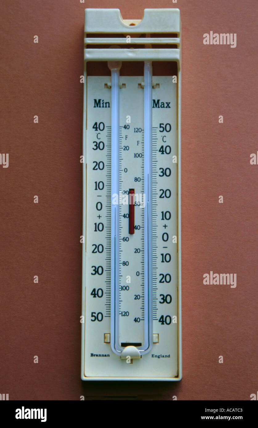 Alcol e riempito con mercurio Termometro a massima e minima Foto stock -  Alamy
