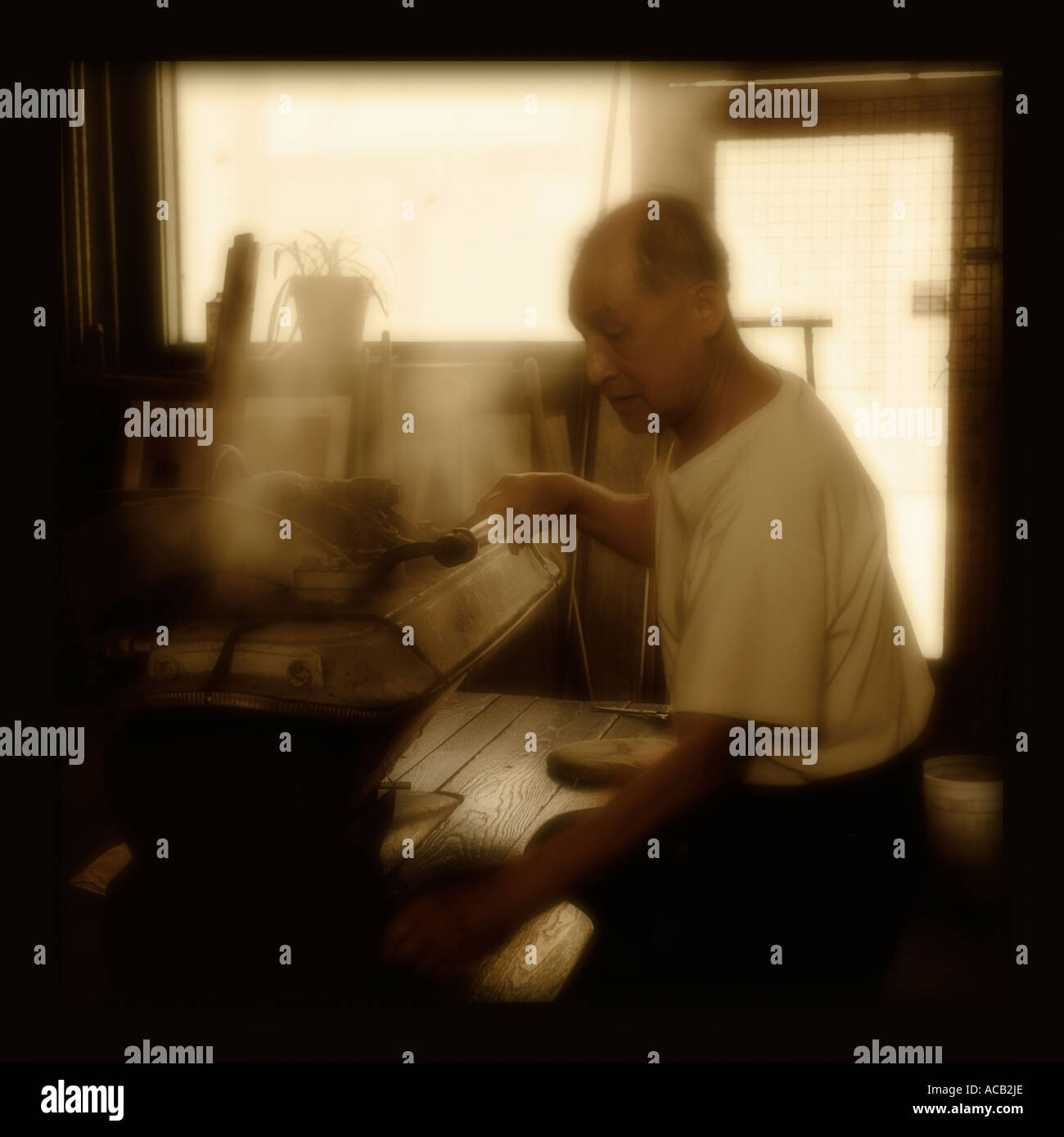 Canadese cinese di lavoro su misura il vapore premere Foto Stock