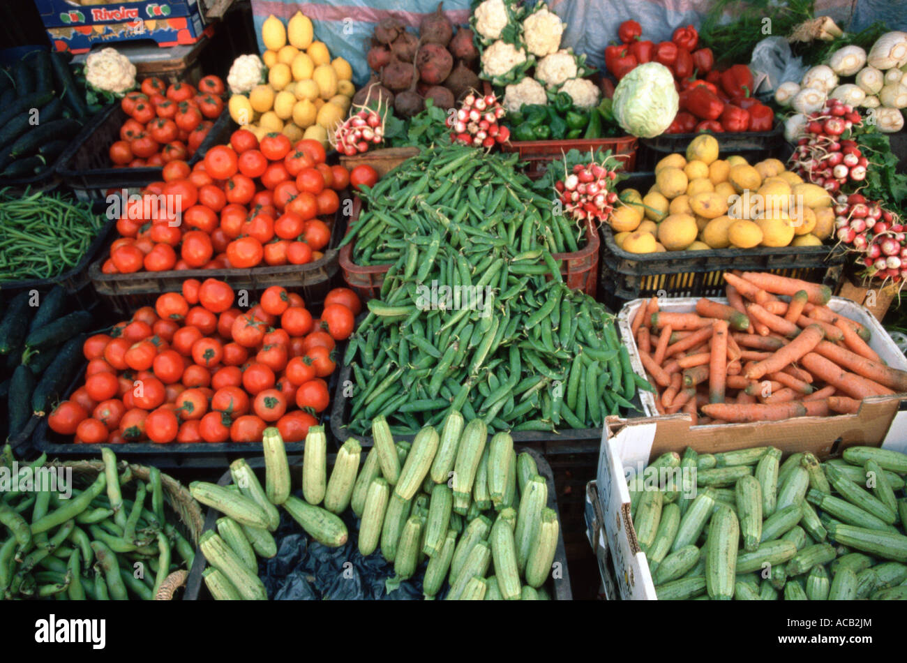 Vegetali di stallo di mercato, Ville Nouvelle (Città nuova), Fes, Marocco Foto Stock