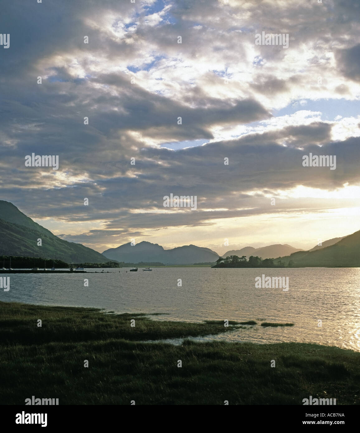 Loch Alsh verso Skye nella luce della sera,Highlands,Scozia,UK,l'Europa Foto Stock