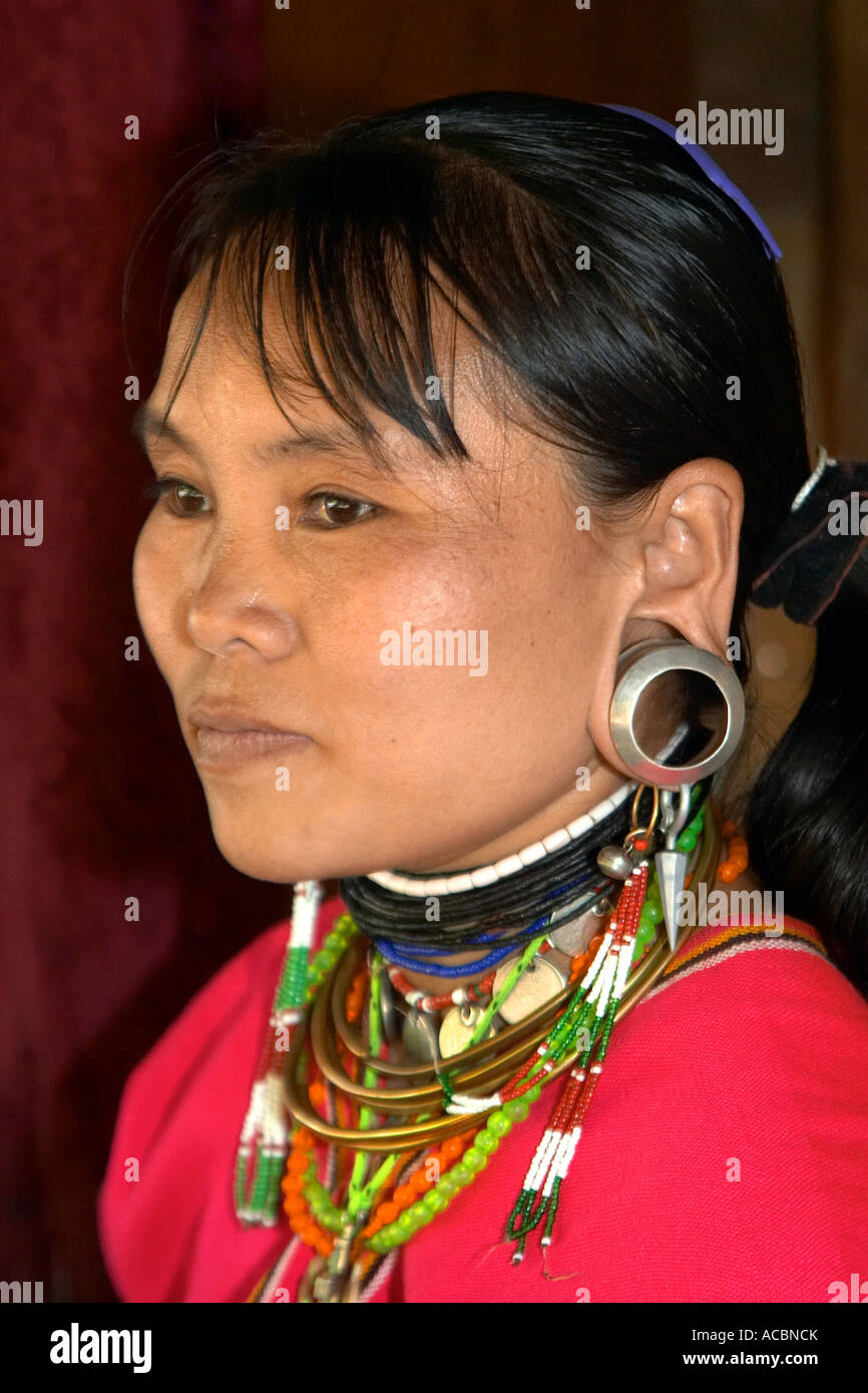 A nord della Thailandia - Mae Hong Son, Signora del Big Eared Karen hill tribe Foto Stock