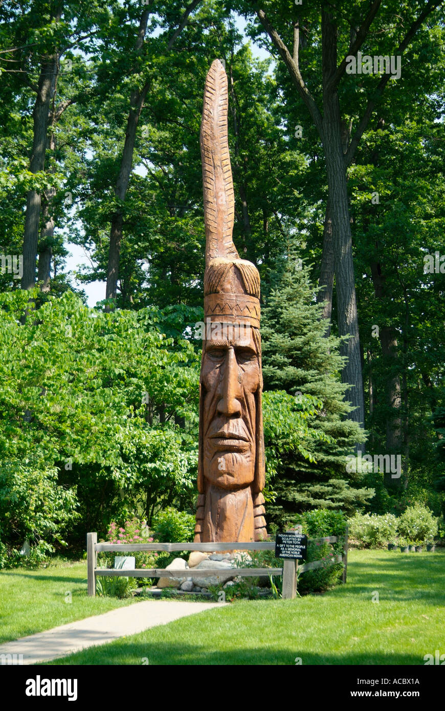 Indian totem pole monumento scolpito da Peter Toth Lansing Michigan Foto Stock