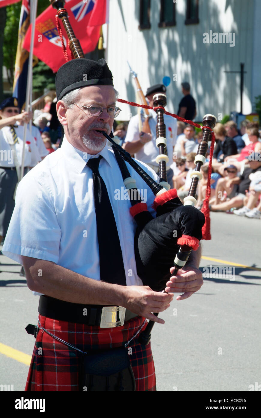 Tubi di sacchetto marching band partecipa nel Giorno Di Indipendenza parade a Lexington Michigan Foto Stock