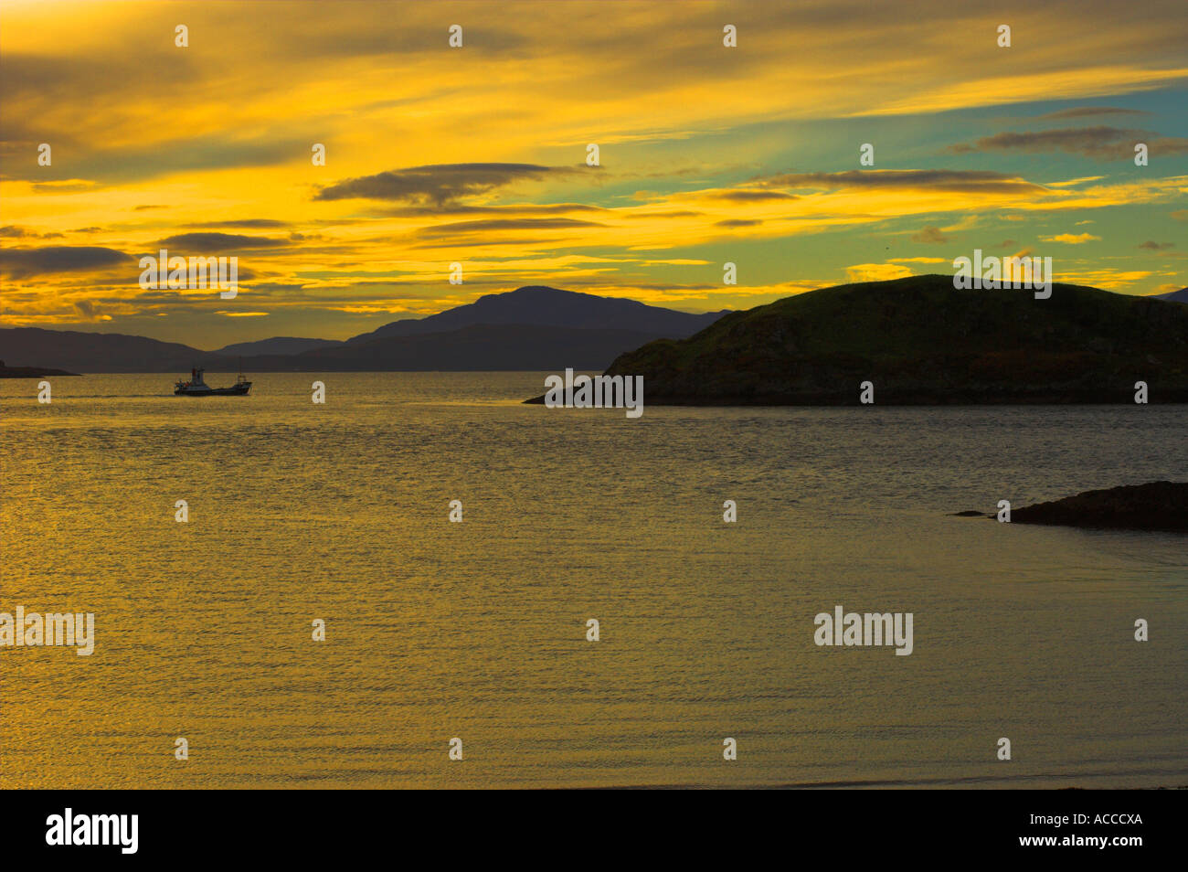 Luce della Sera oltre il suono di Mull e il Firth of Lorne off Oban Scozia Scotland Foto Stock