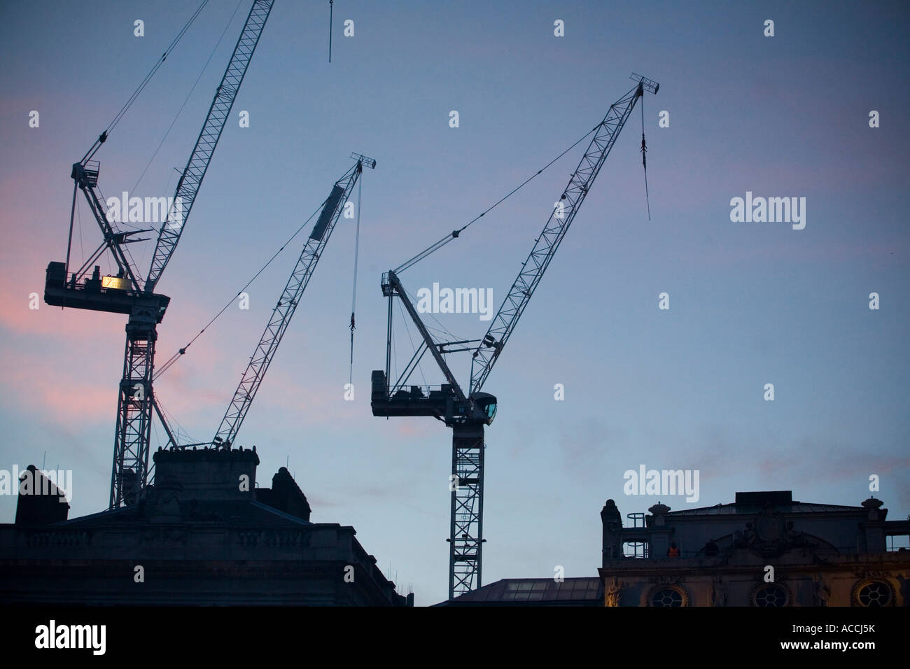 Gru sulla skyline di Londra Foto Stock