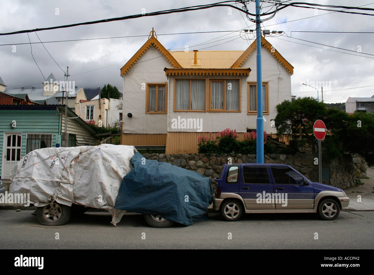 Sotto la copertura, Ushuaia street, Tierra del Fuego, Argentina Foto Stock
