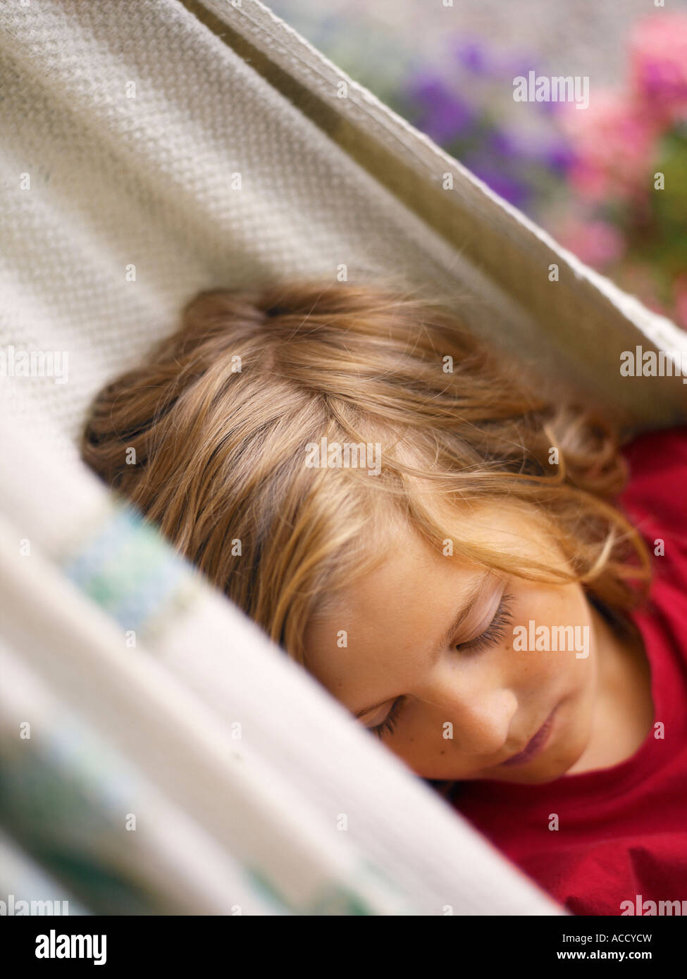 Bambino addormentato in un'amaca. Foto Stock