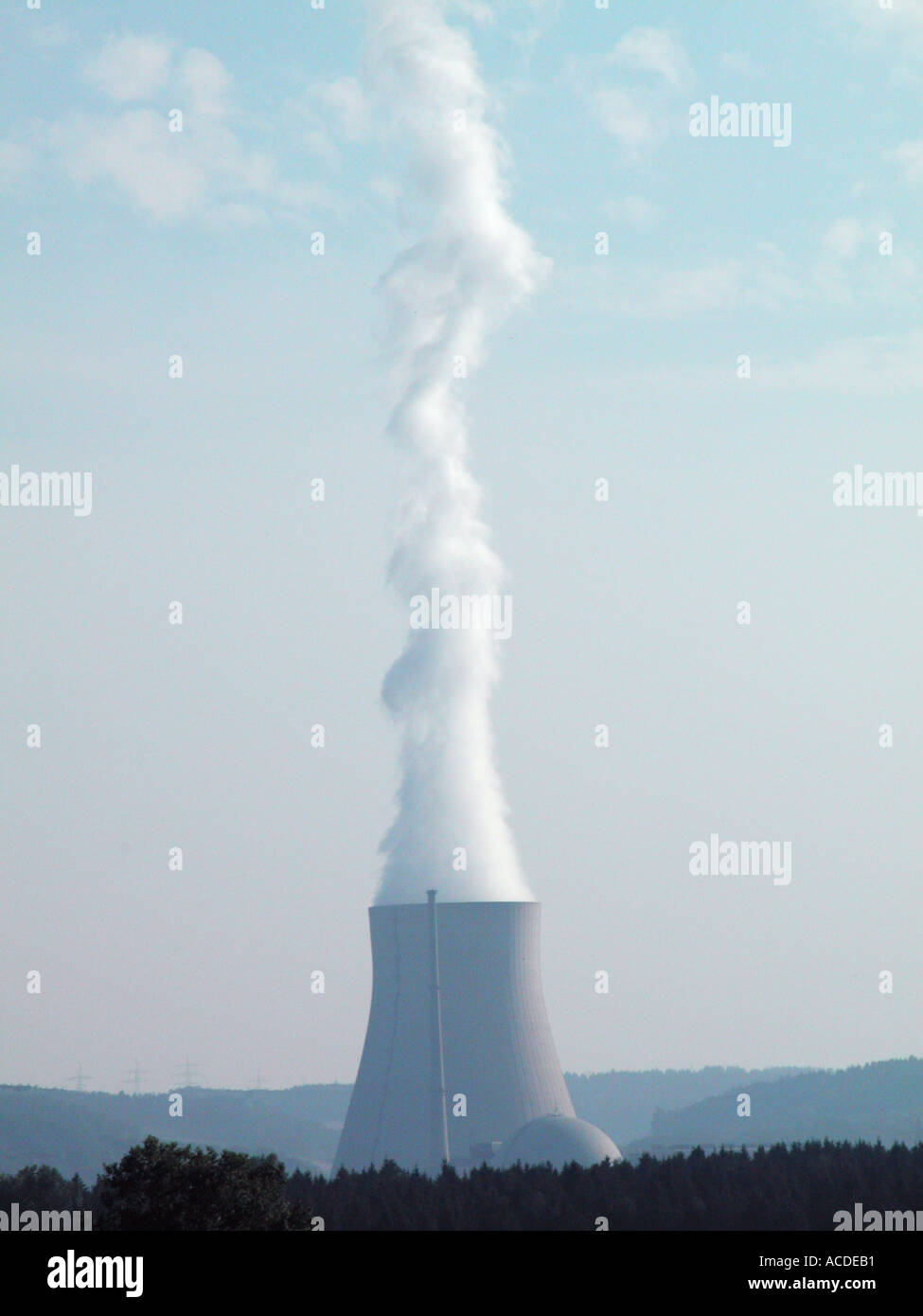 Atomkraftwerk OHU Landshut nucleare torre di raffreddamento Foto Stock