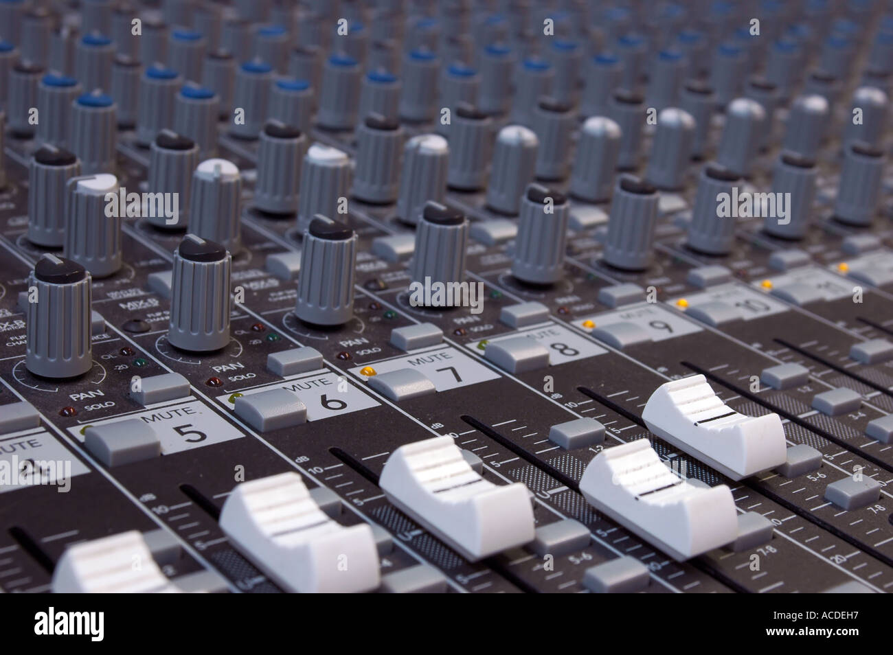 Mixer Audio close up con profondità di campo Foto Stock
