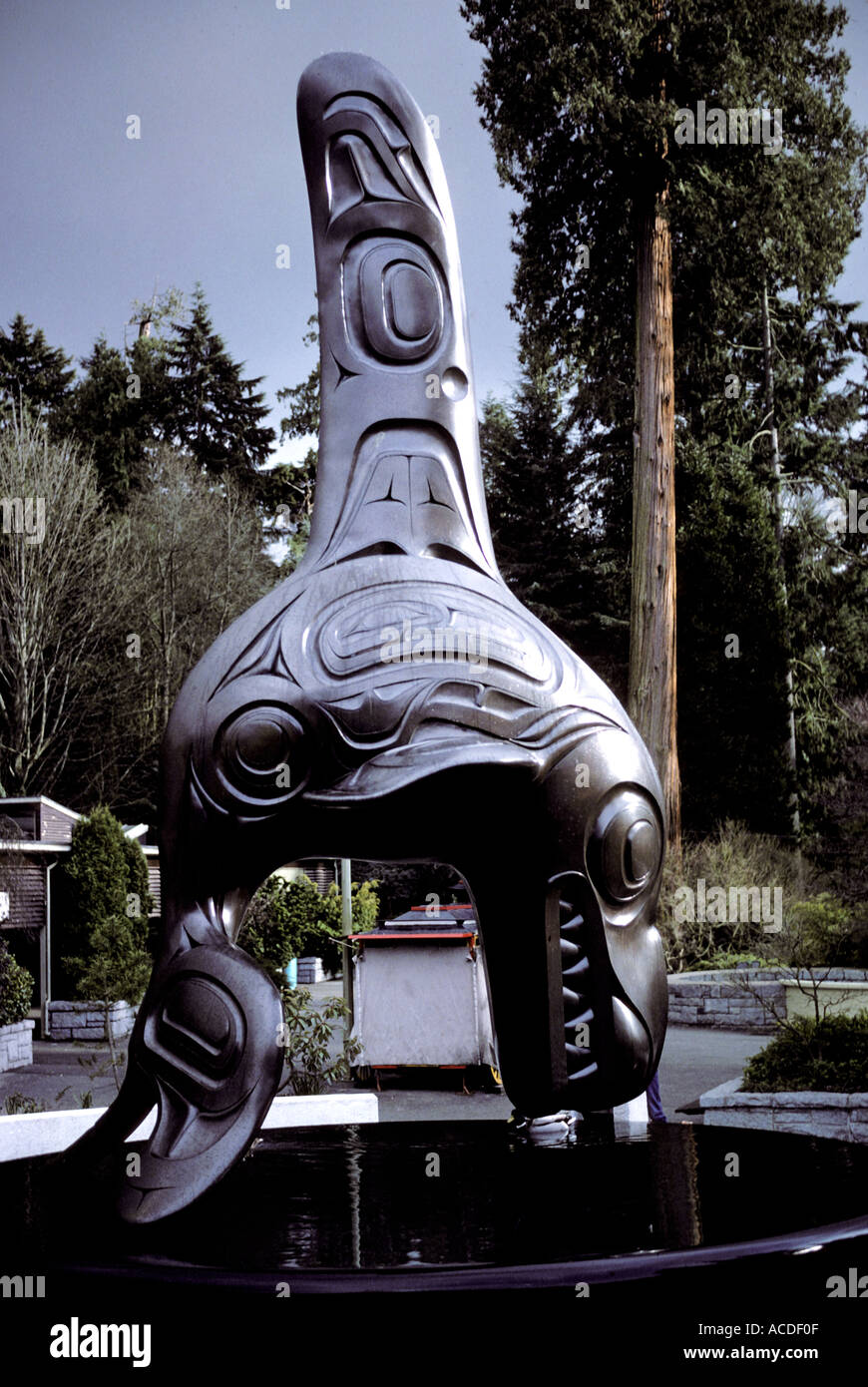 Haida arte indiana di balena killer di fronte Aquarium di Vancouver British Columbia Canada Foto Stock