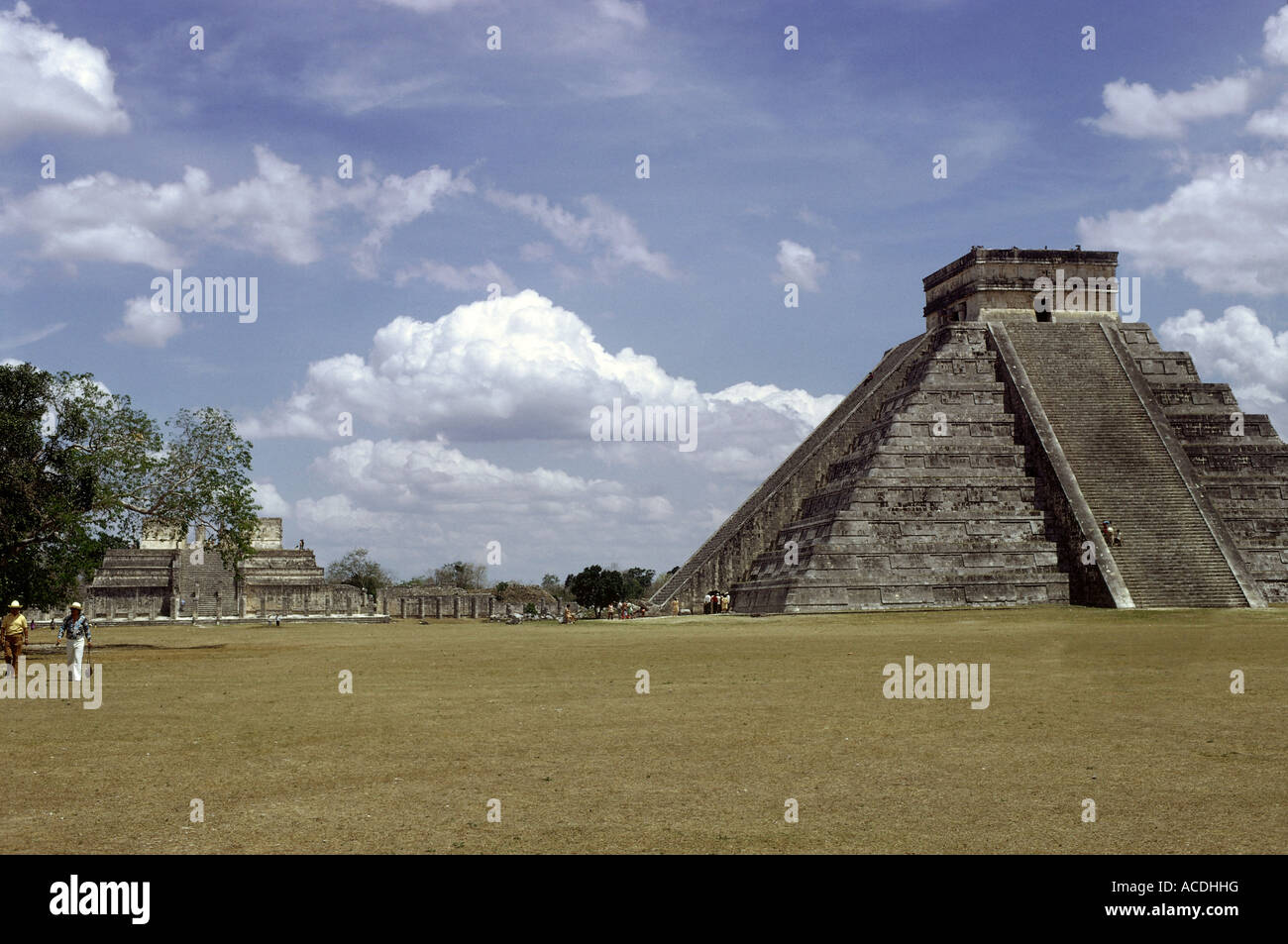 Geografia / viaggio, Messico, Chichen Itza, città Maya, fondata nel 5th secolo DC, piramidi, vista esterna, Foto Stock