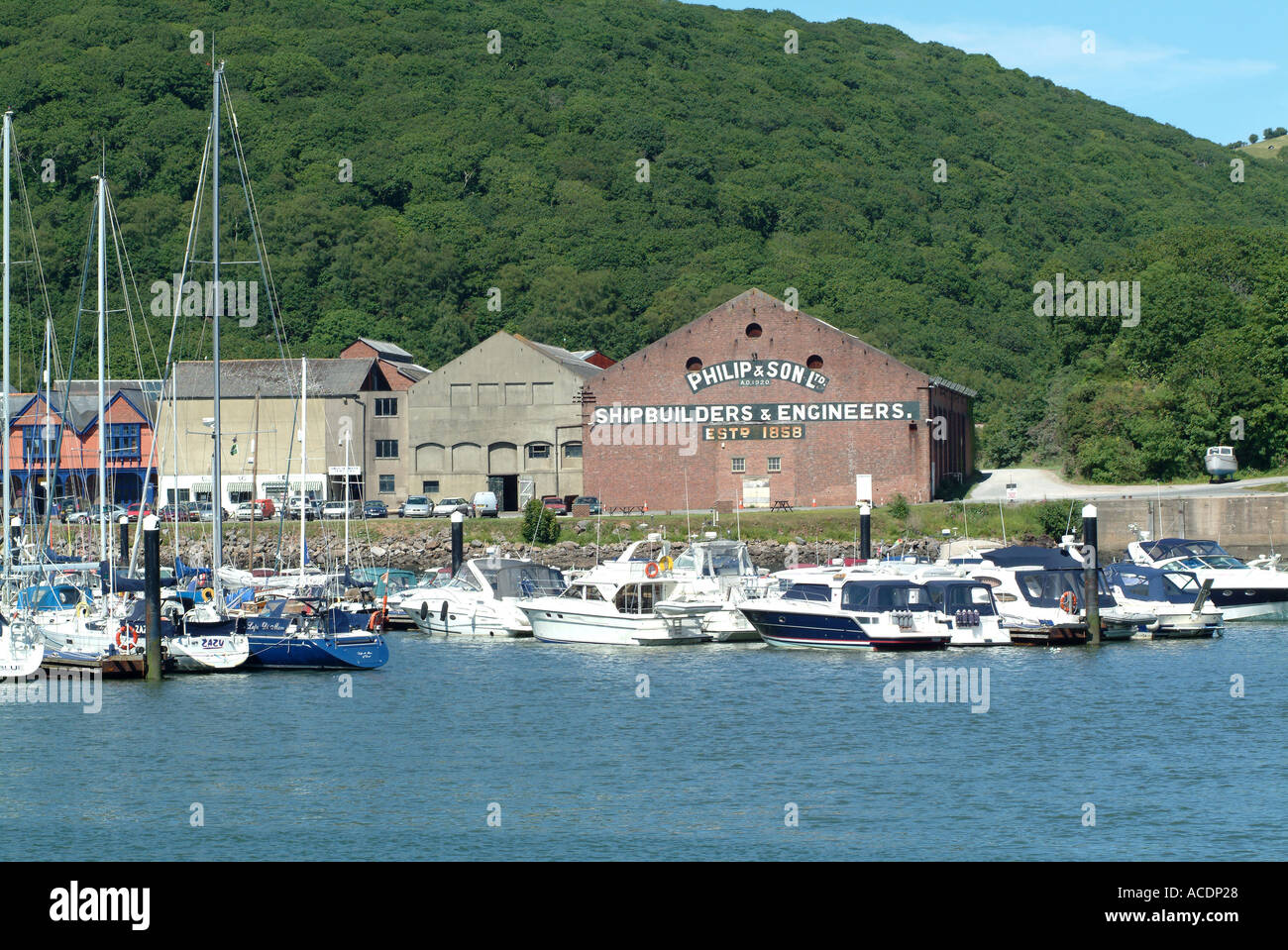 Vecchi costruttori navali e tecnici sul fiume Dart vicino a Dartmouth Devon England Regno Unito Regno Unito Foto Stock