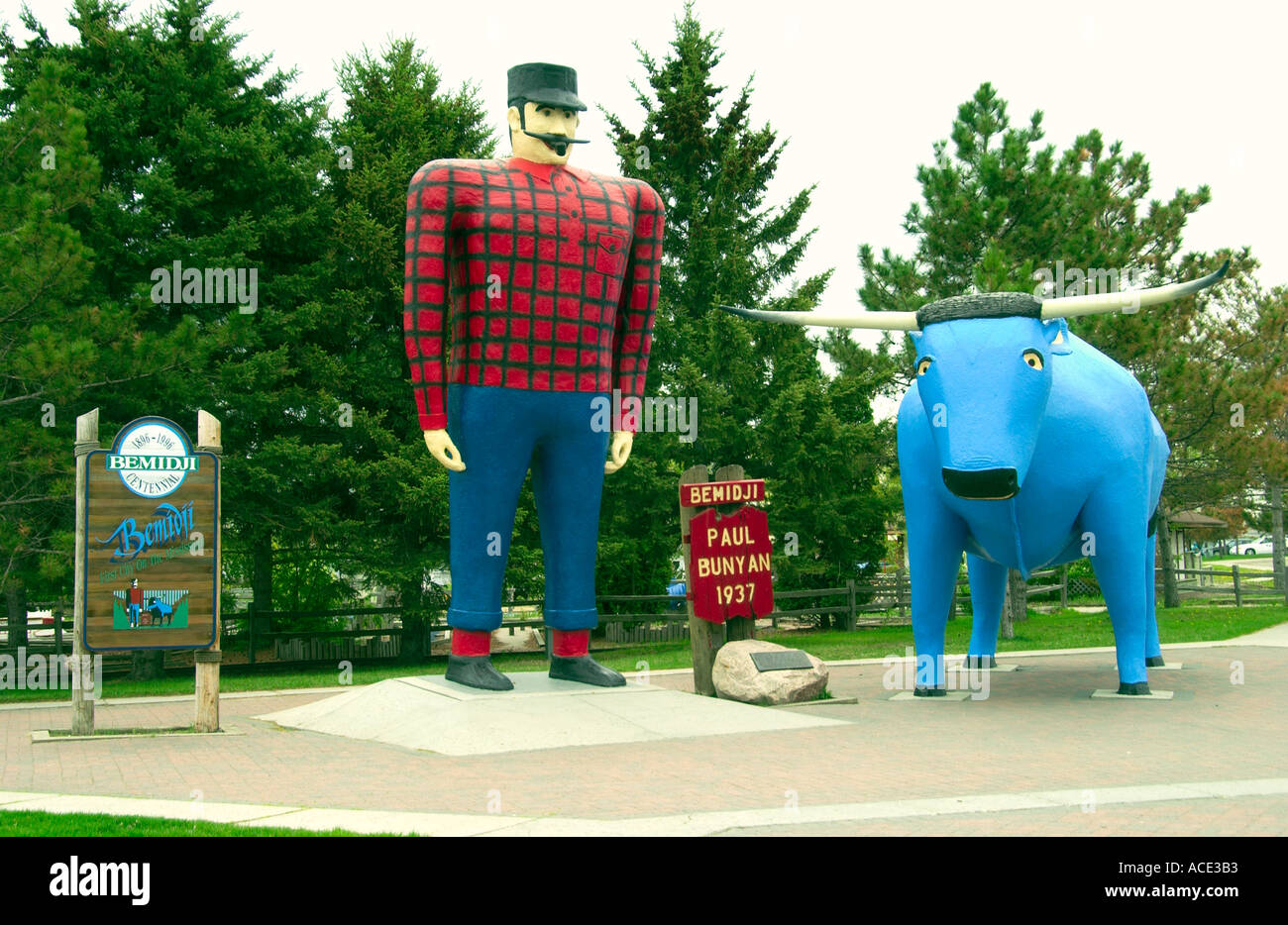 Paul Bunyan folklore monumento con Blue Ox in Bemidji Minnesota USA Foto Stock