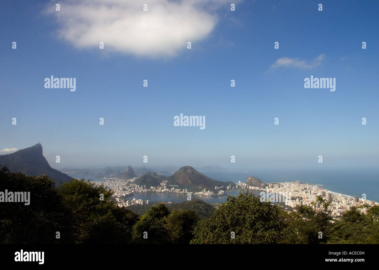 Vista panoramica di Cristo redentore e la città di Rio de janeiro, Brasile Foto Stock