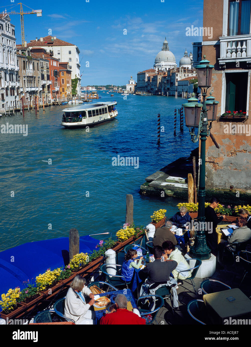 Il ristorante italiano all'Accademia a Canal Grande Venezia, Sito Patrimonio Mondiale dell'UNESCO, l'Italia, l'Europa. Foto di Willy Matheisl Foto Stock