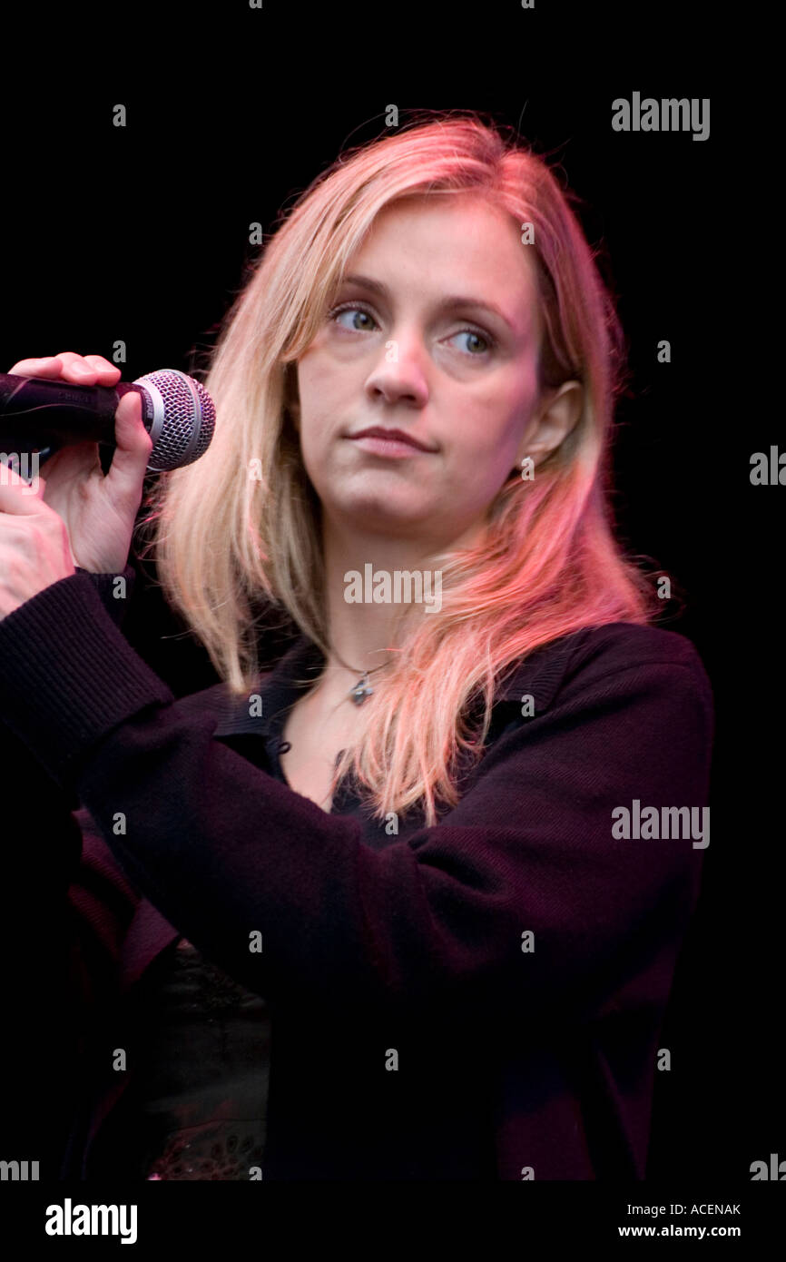 Irish Folk singer Cara Dillon performing live Foto Stock