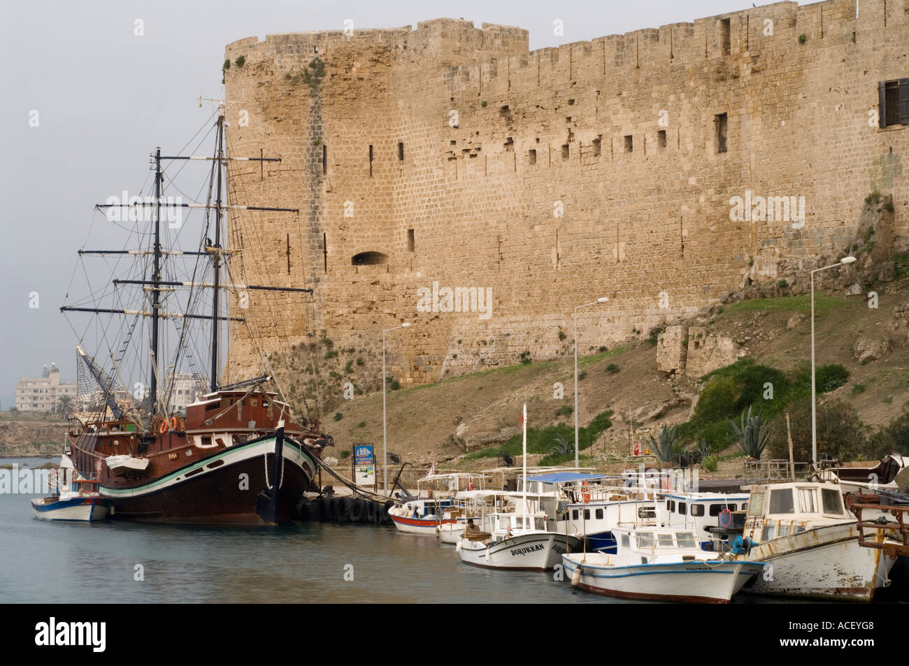 Il castello di Kyrenia in serata, Girne, Kerynia, Cipro del Nord, Mediterraneo, Europa Foto Stock