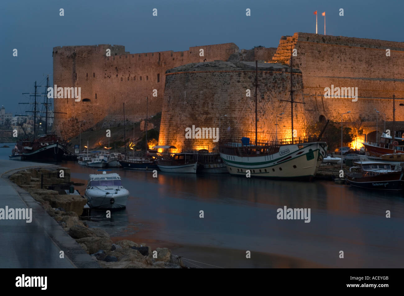 Kyrenia castello di notte Girne, Kerynia, Cipro del Nord, Mediterraneo, Europa Foto Stock