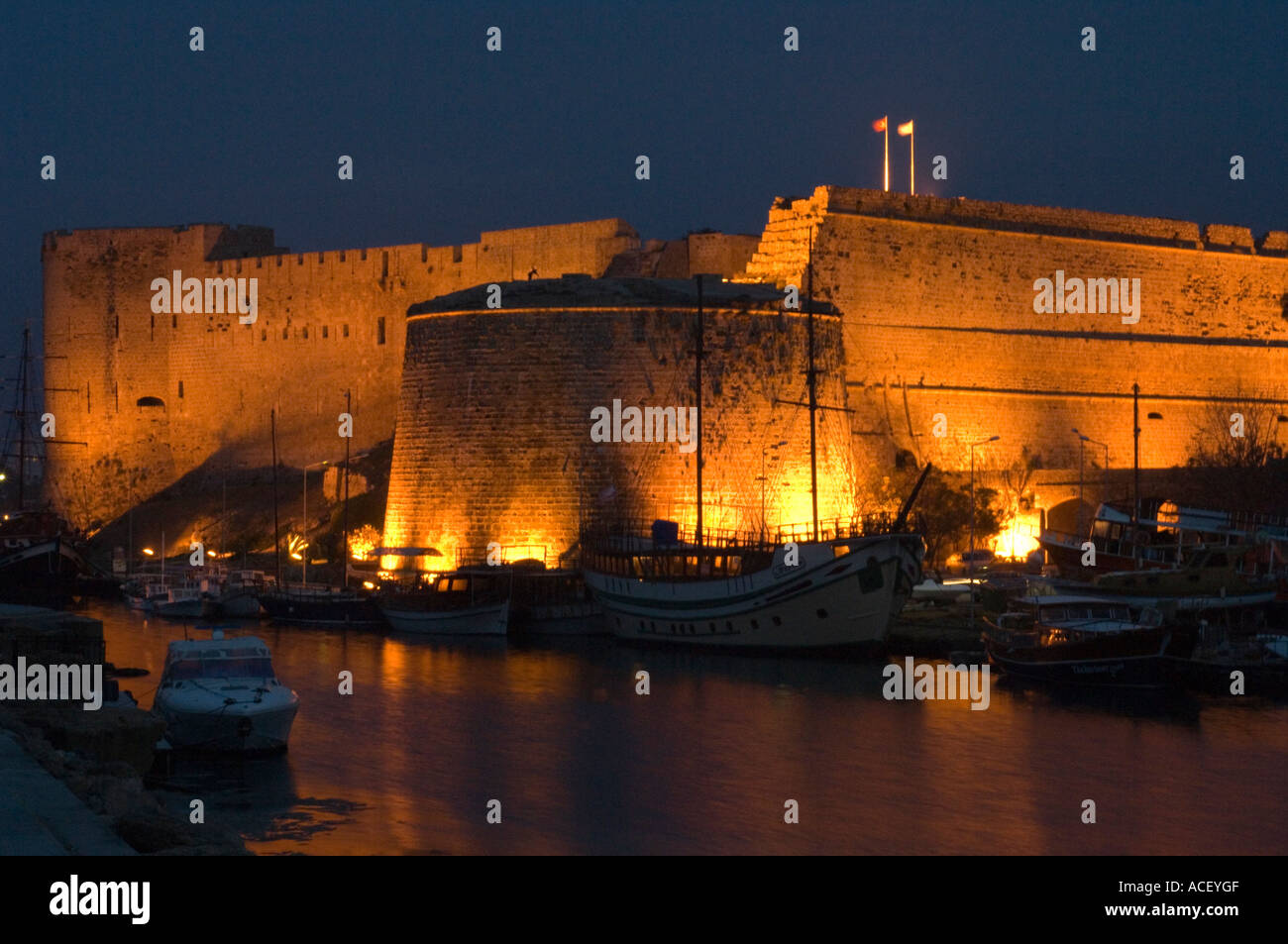 Kyrenia castello di notte Girne, Kerynia, Cipro del Nord, Mediterraneo, Europa Foto Stock