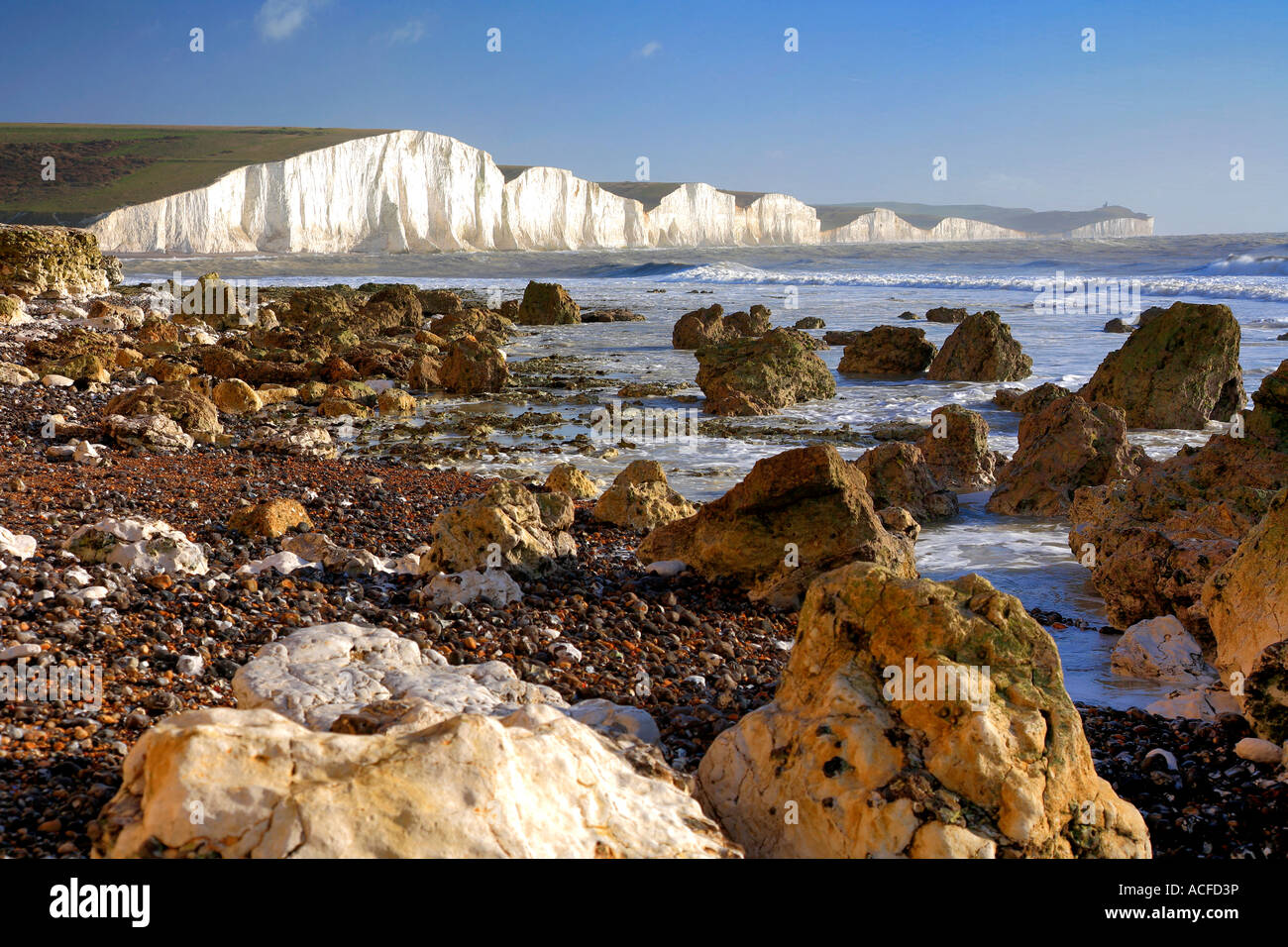 Chalk rocce sulla spiaggia a Seaford Testa, South Downs Way, 7 sorelle Cliffs, Sussex, Inghilterra, Regno Unito, Foto Stock