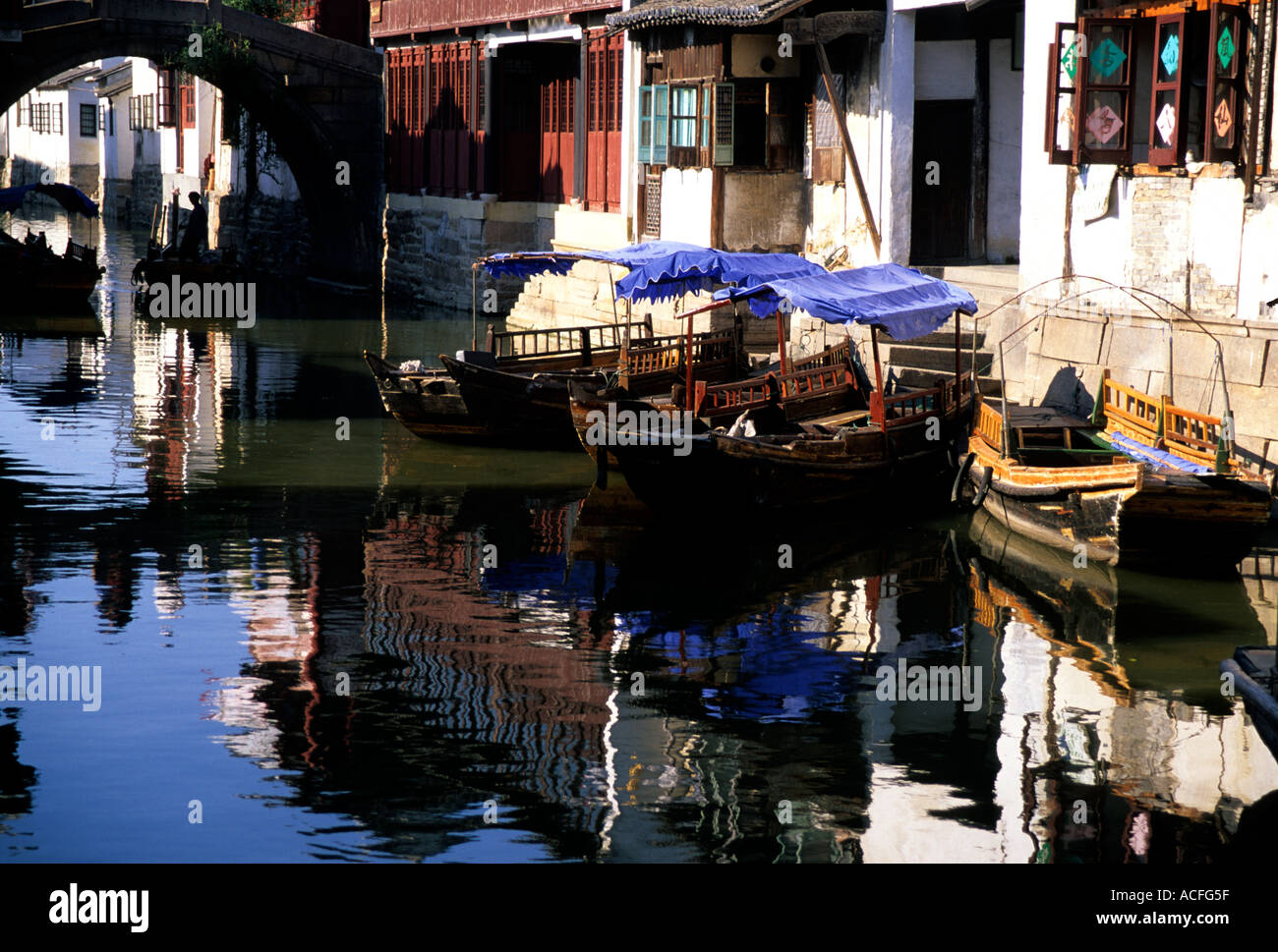 Shanghai Cina Zhouzhuang suburbana a Yangtze River Valley città d'acqua Foto Stock