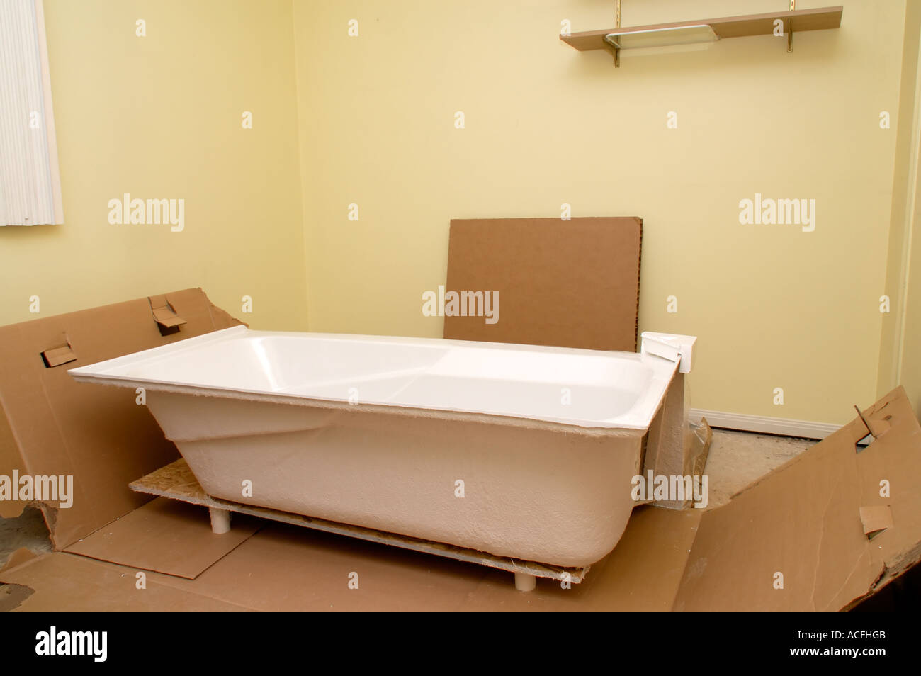 Vasca da bagno fuori della scatola Foto Stock
