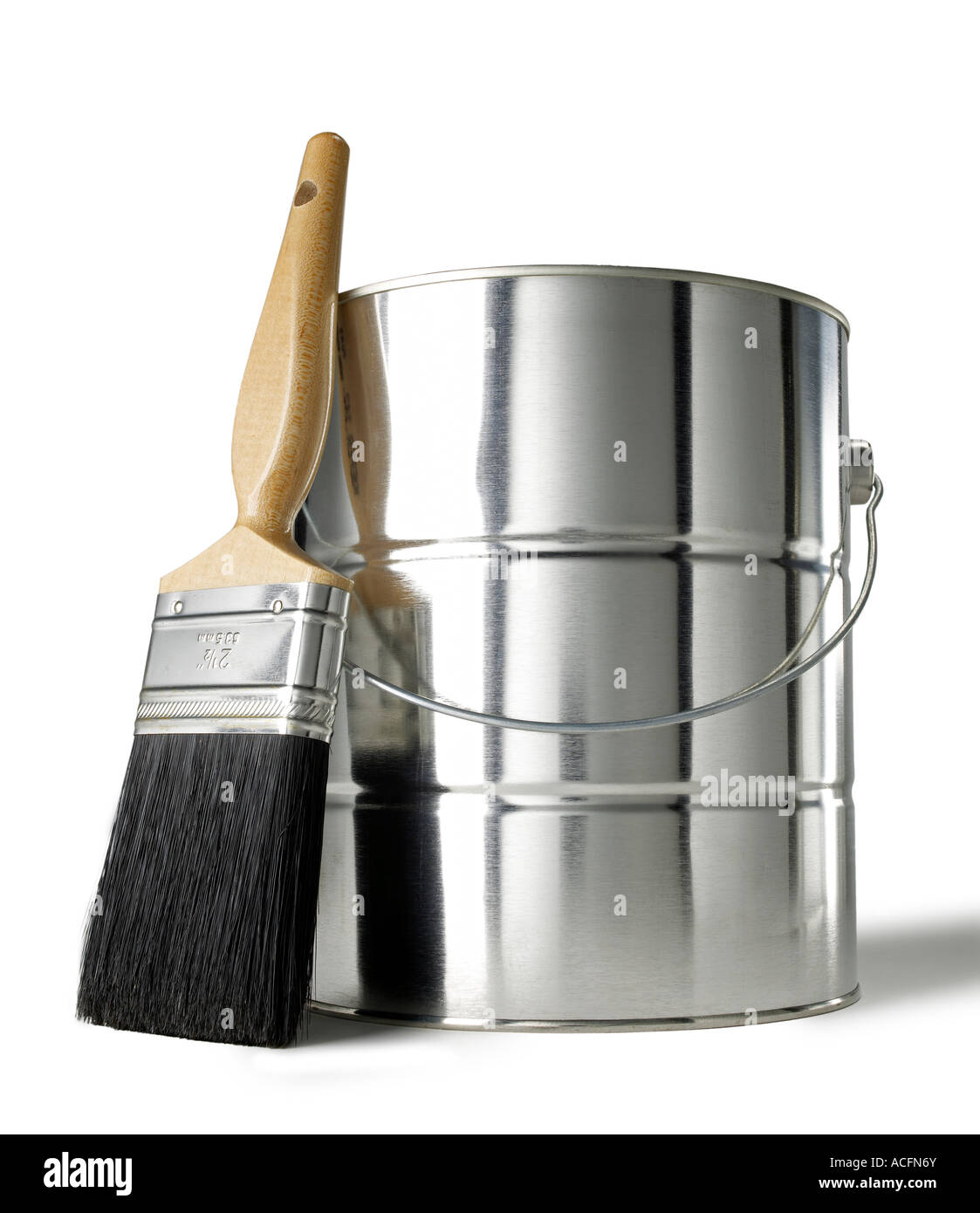 La vernice può e spazzola Foto Stock