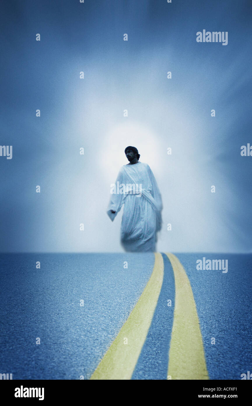 Gesù cammina lungo una strada moderna Foto Stock