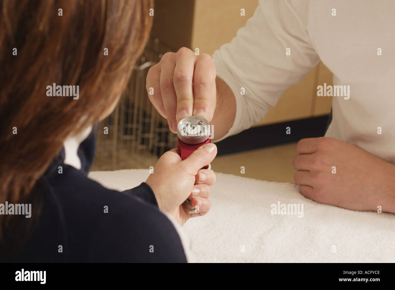 Terapista del lavoro sul luogo di lavoro Foto Stock