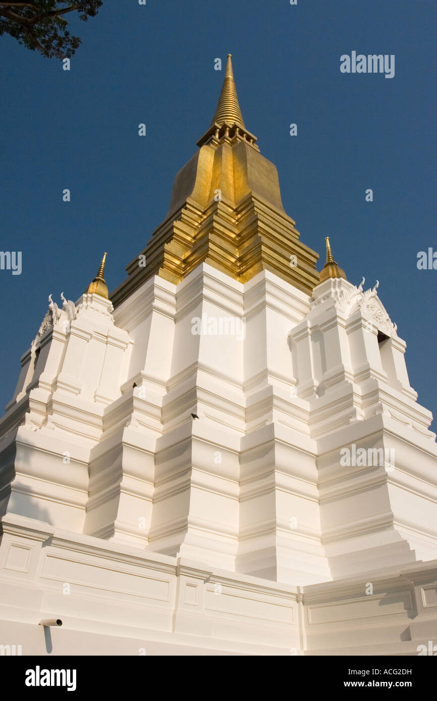 Phra Chedi Suriyothai Sri Ayutthaya Thailandia Foto Stock