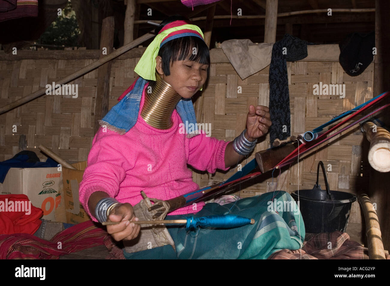 Lungo collo donna Padaung hill tribù Mae Hong Son provincia della Thailandia Foto Stock