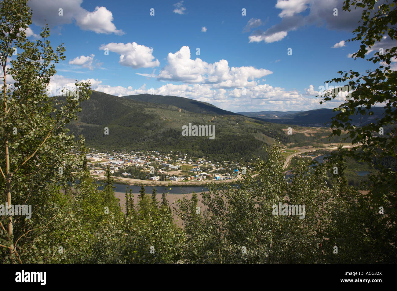Storica città di Dawson nel territorio dello Yukon del Canada in corrispondenza della giunzione del Klondike e fiumi Yukon Foto Stock