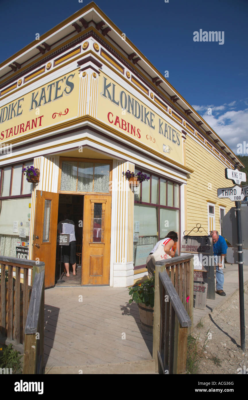 Storica città di Dawson nel territorio dello Yukon del Canada in corrispondenza della giunzione del Klondike e fiumi Yukon Foto Stock