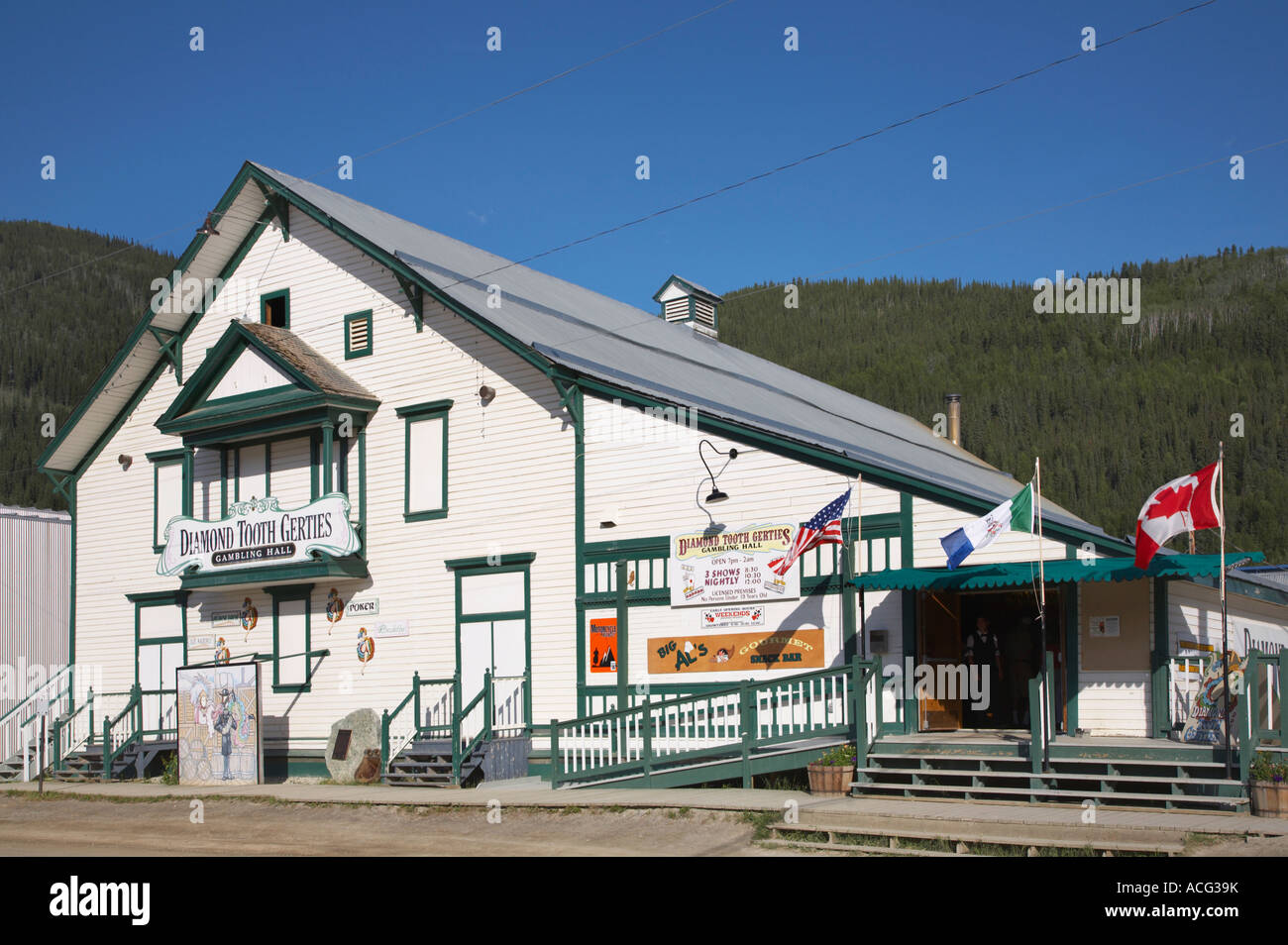 Storica città di Dawson nel territorio dello Yukon del Canada in corrispondenza della giunzione del Klondike e fiumi Yukon Foto Stock