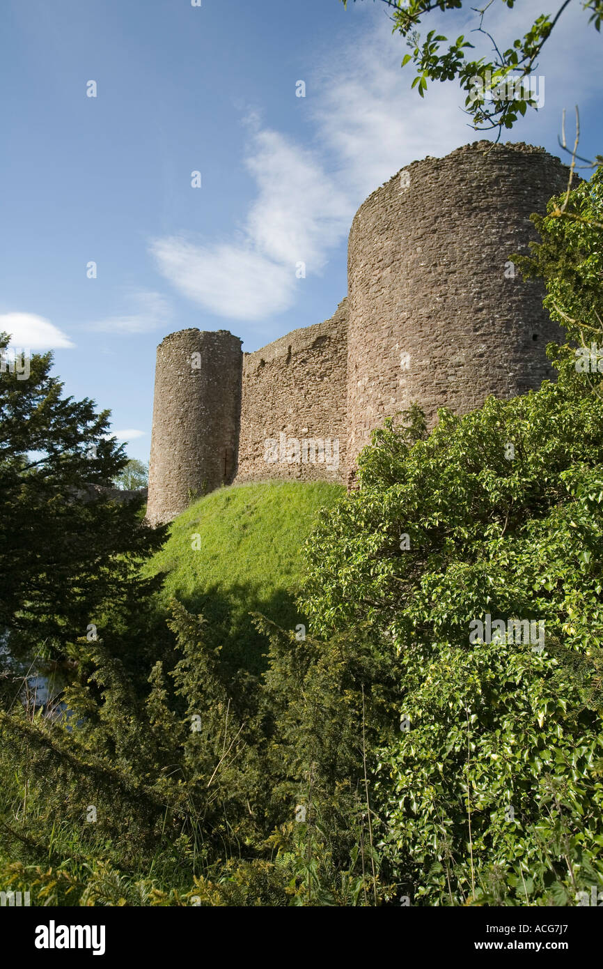 A sud-ovest la torre e la cortina muraria castello bianco Monmouthshire Wales UK Foto Stock