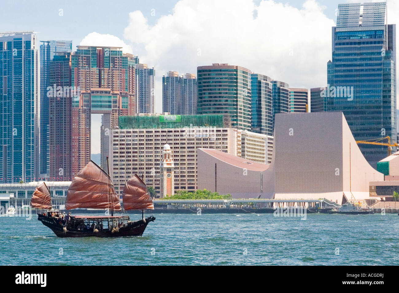Centro Culturale di Hong Kong e Duk Ling Cinese tradizionale Giunca Vela Hong Kong Foto Stock