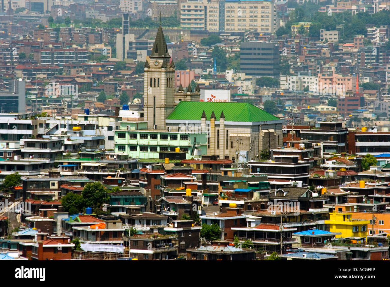 La chiesa cristiana in un popoloso quartiere urbano Seoul COREA DEL SUD Foto Stock