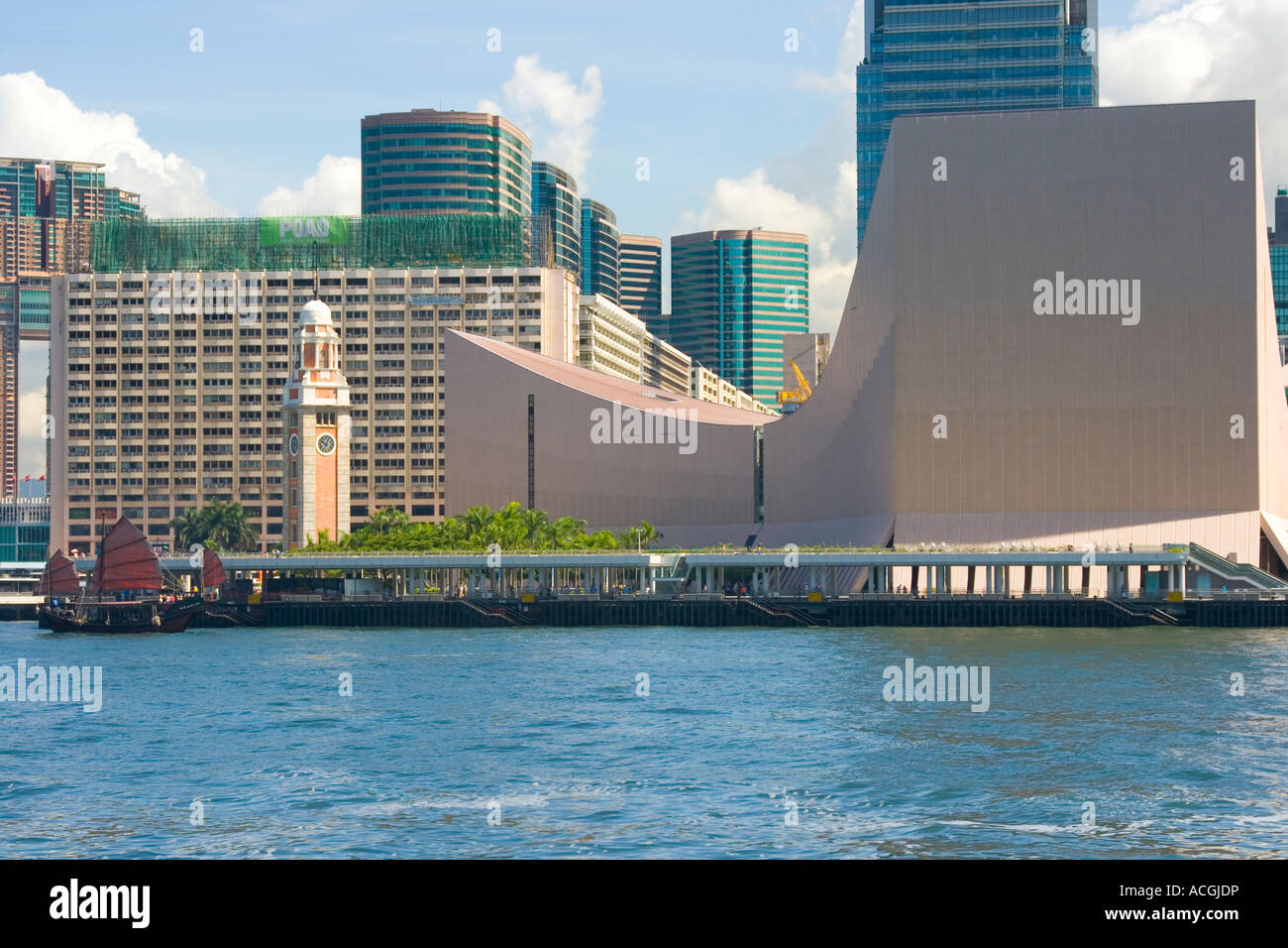 Centro Culturale di Hong Kong e Duk Ling Cinese tradizionale Giunca Vela Hong Kong Foto Stock